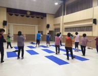 요가교실을 실시 하였습니다.