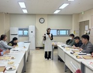 주간 그룹형 통합돌봄 참여자들과 직업적응훈련반이 함께하는 떡케이크 만들기 체험